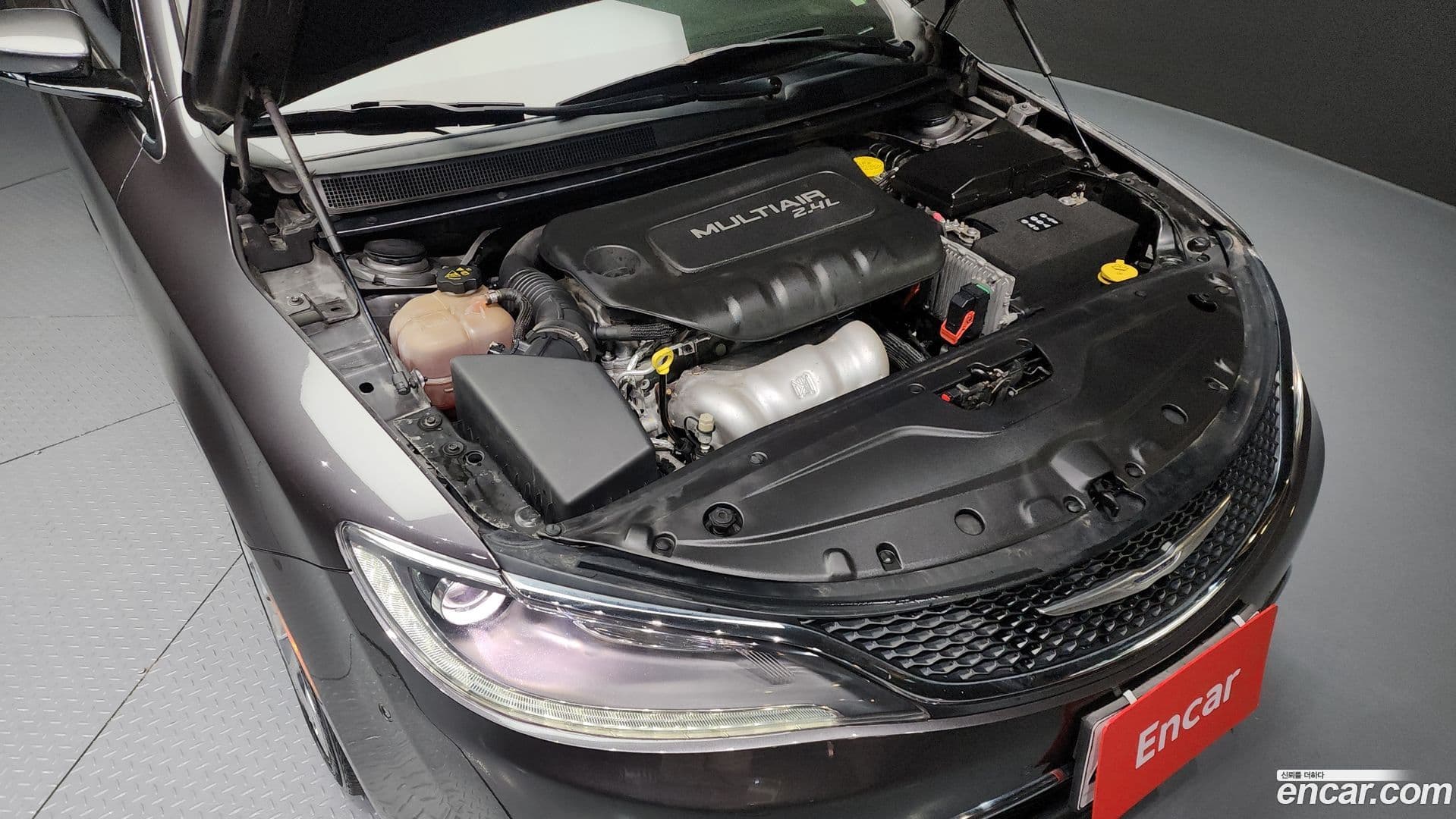 Main__Slider__Photo:200 Chrysler 2015.5-5