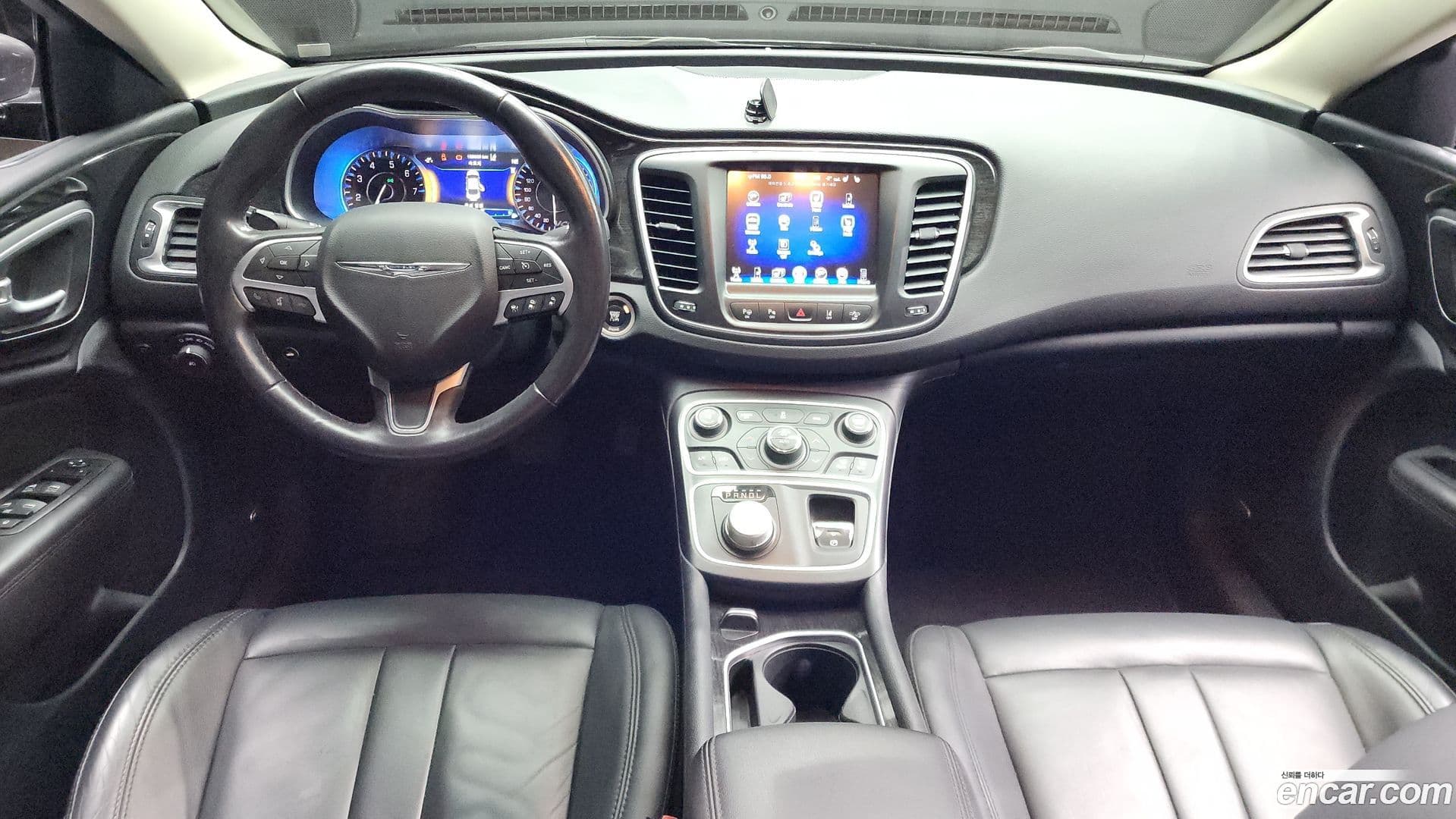 Main__Slider__Photo:200 Chrysler 2015.5-6