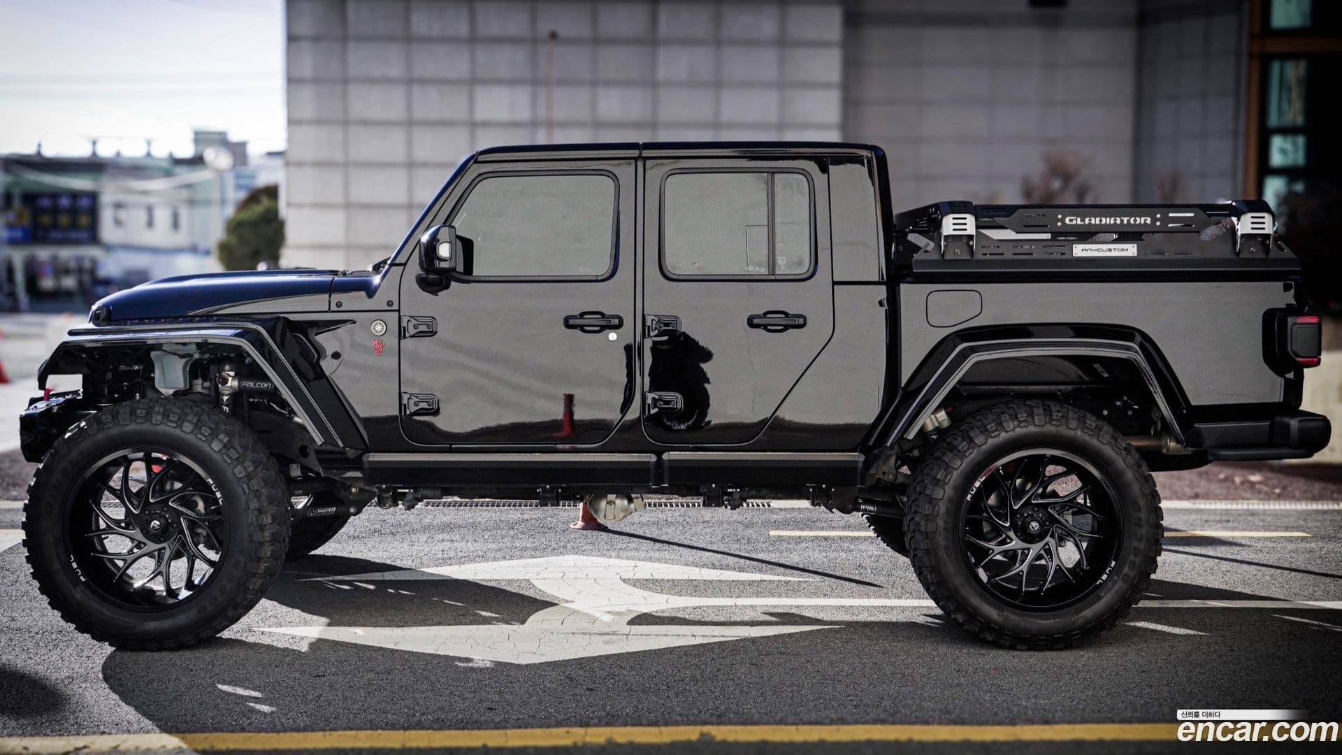 Main__Slider__Photo:Gladiator Jeep 2020.10-10