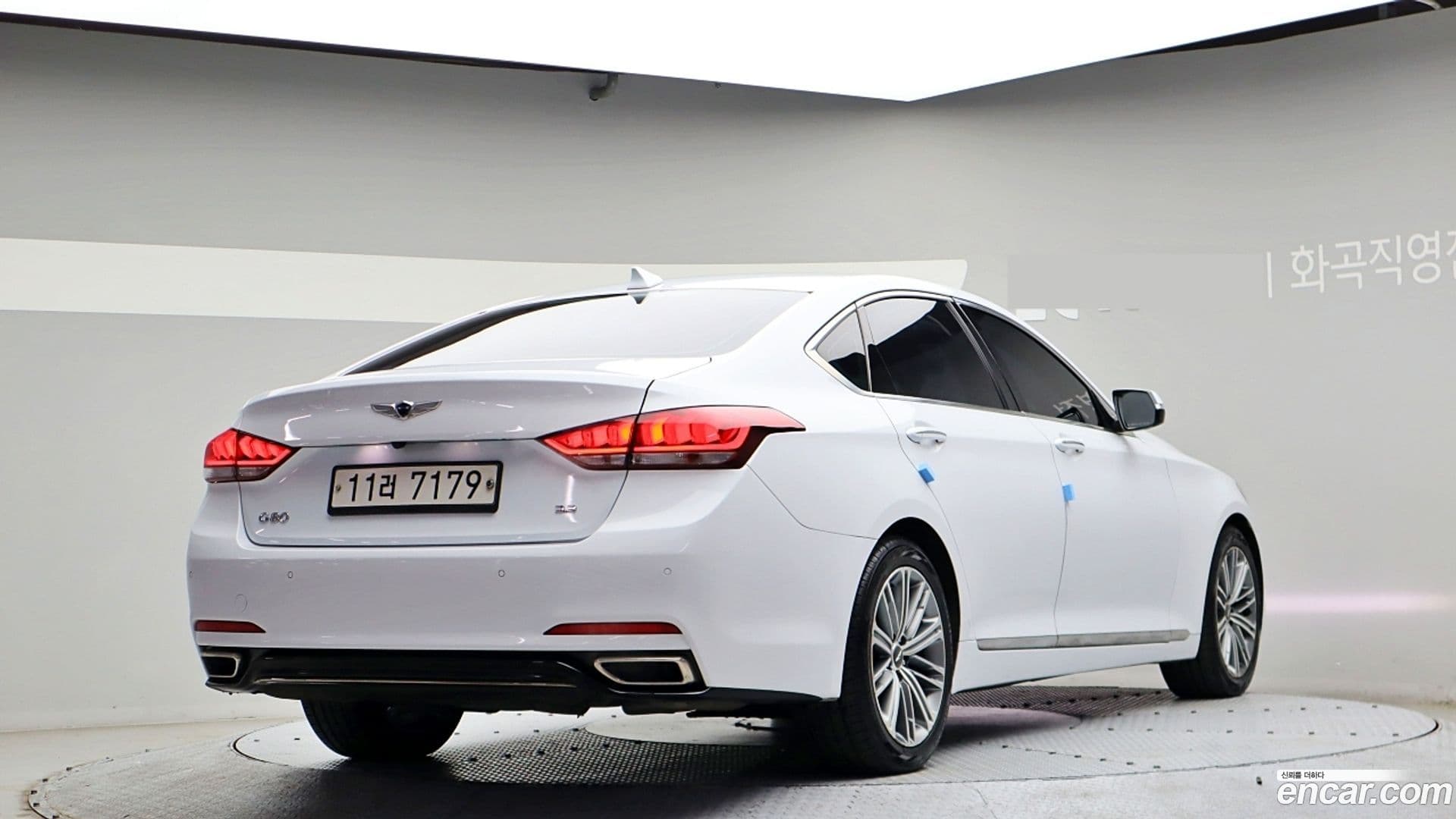 Main__Slider__Photo:G80 Genesis 2017.6-3