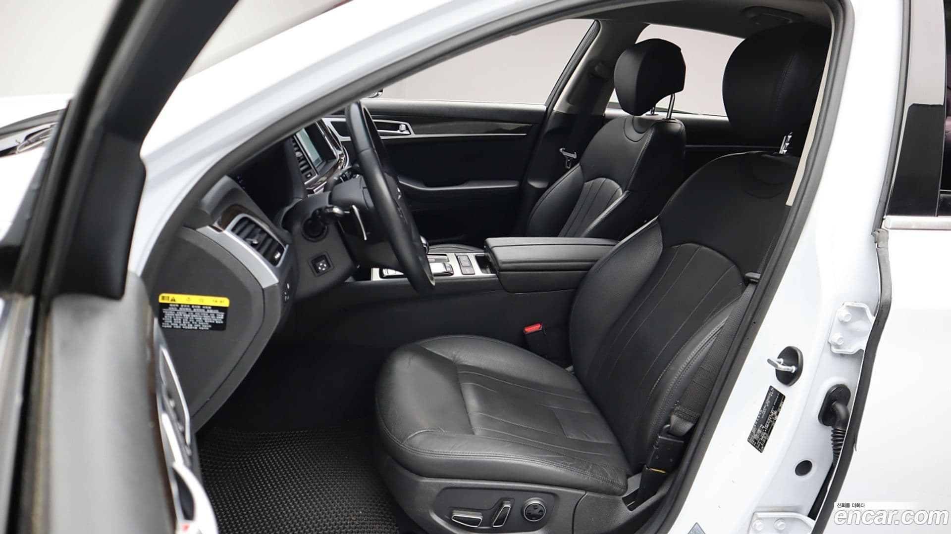 Main__Slider__Photo:G80 Genesis 2017.6-5