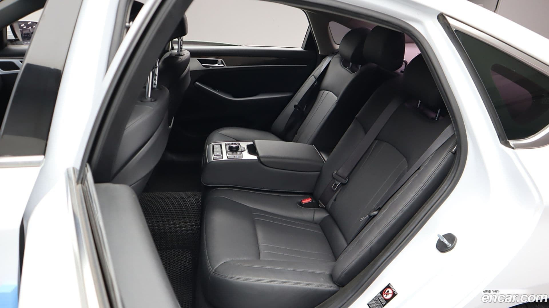 Main__Slider__Photo:G80 Genesis 2017.6-6