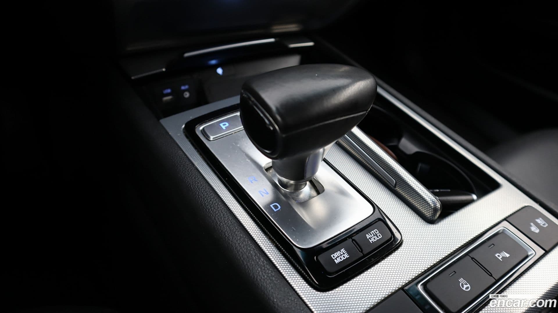 Main__Slider__Photo:G80 Genesis 2017.6-12