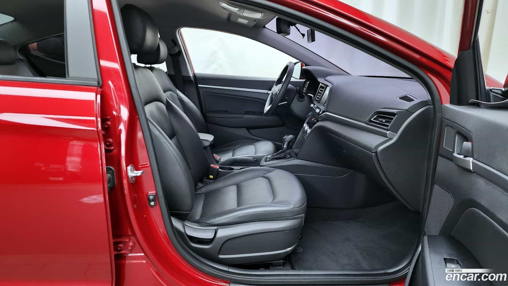 AVANTE Hyundai 2018.10-OPTION-015