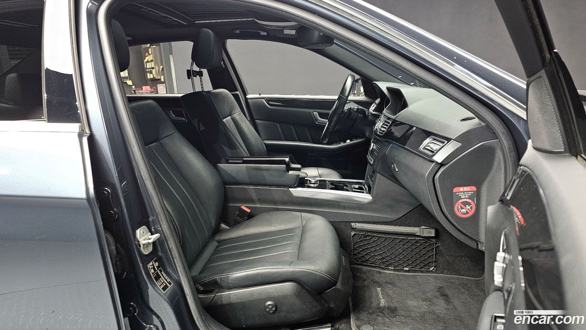 Main__Slider__Photo:E-Class Mercedes-Benz 2016.2-9