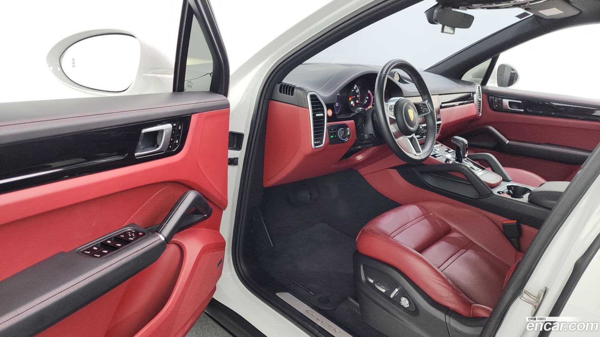 Main__Slider__Photo:Cayenne Porsche 2021.7-9