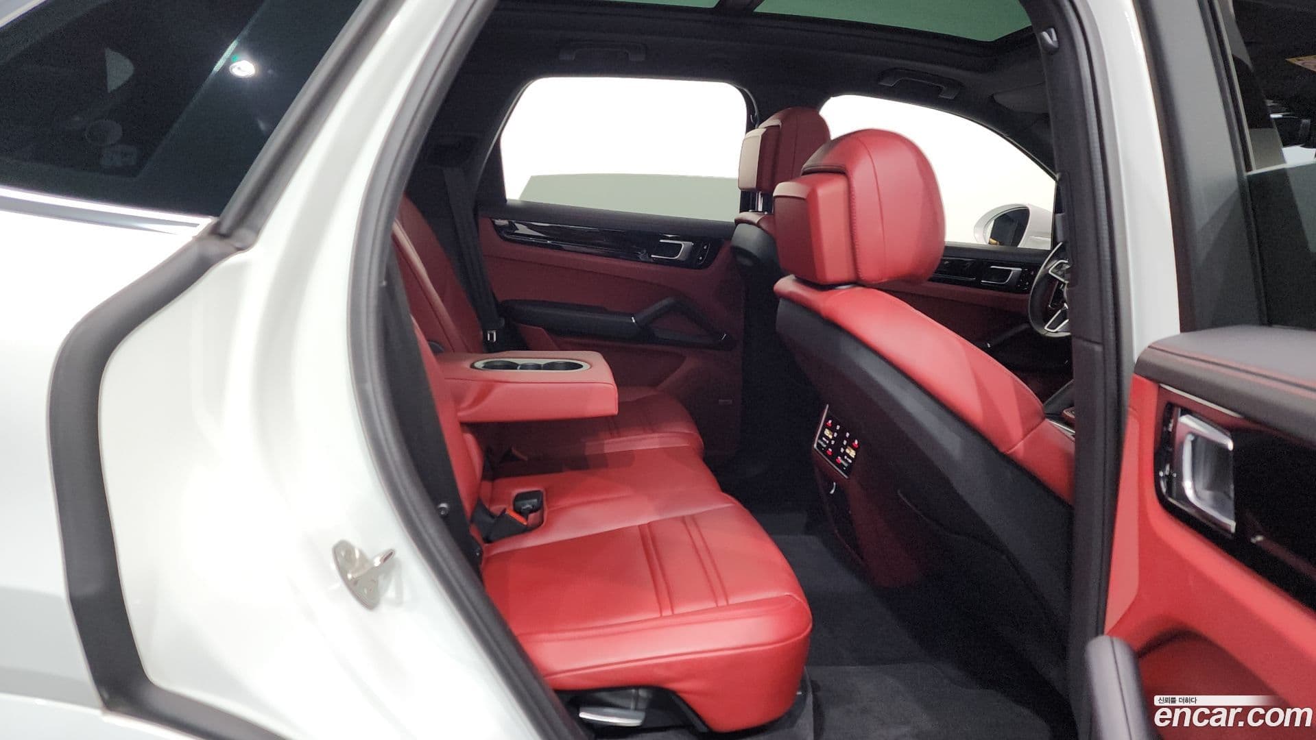 Main__Slider__Photo:Cayenne Porsche 2021.7-11