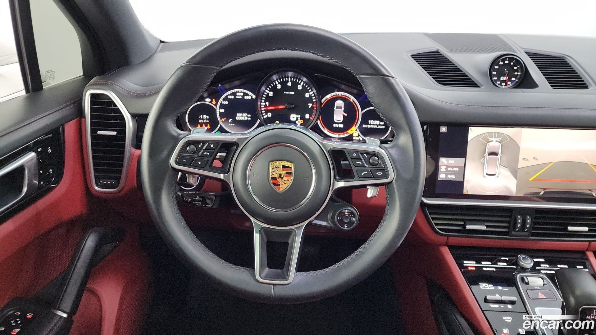 Main__Slider__Photo:Cayenne Porsche 2021.7-12