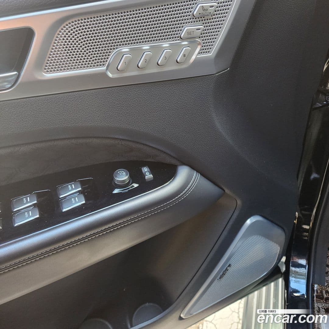 Main__Slider__Photo:Rexton KG_Mobility_Ssangyong 2021.0-7