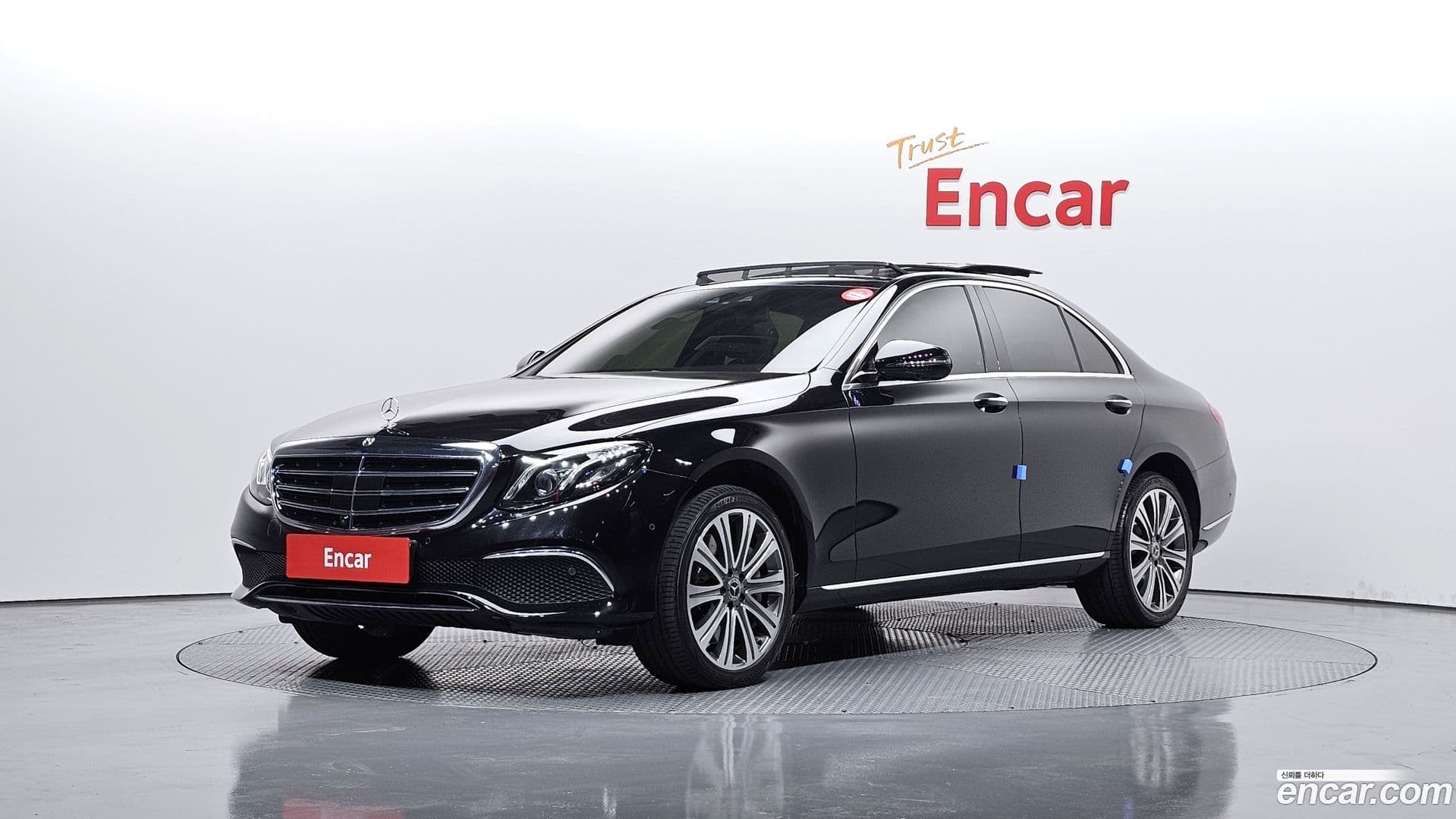 Main__Slider__Photo:E-Class Mercedes-Benz 2017.6-0