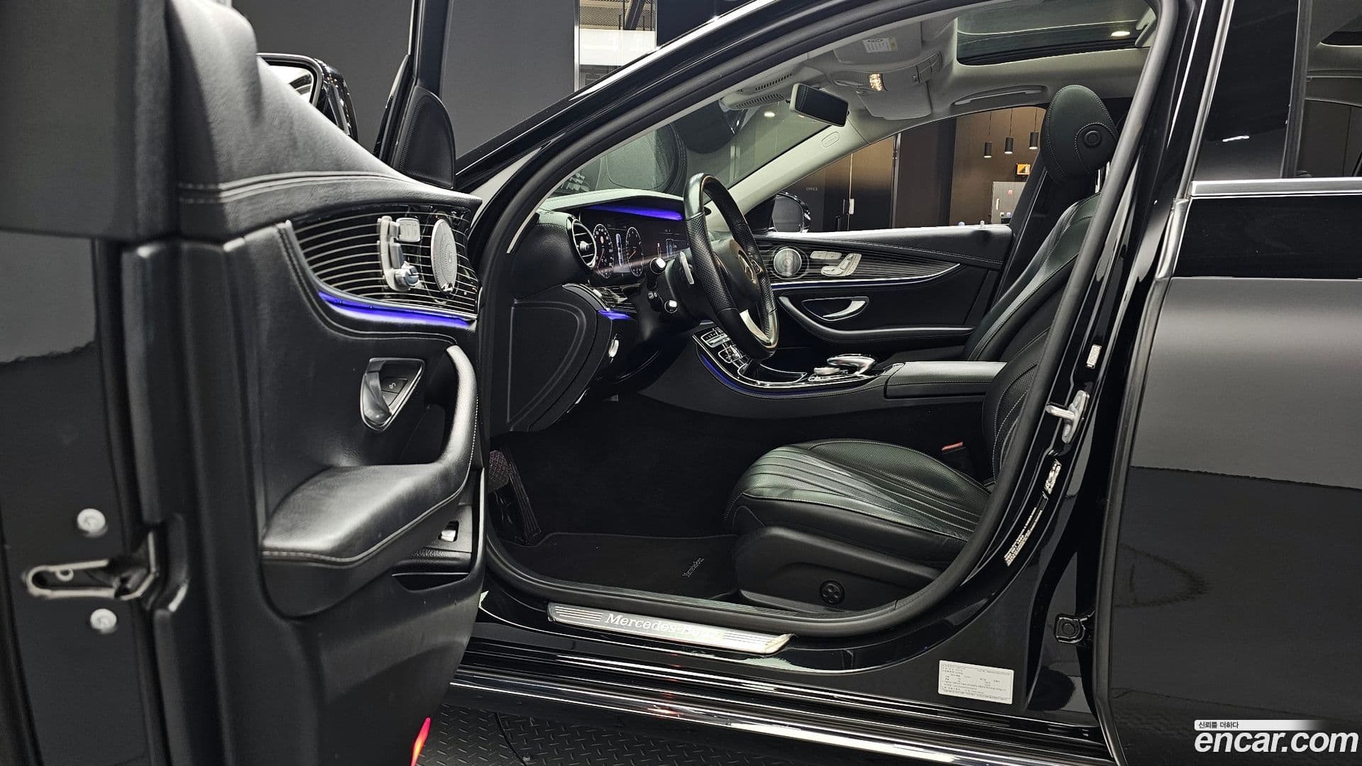 Main__Slider__Photo:E-Class Mercedes-Benz 2017.6-9