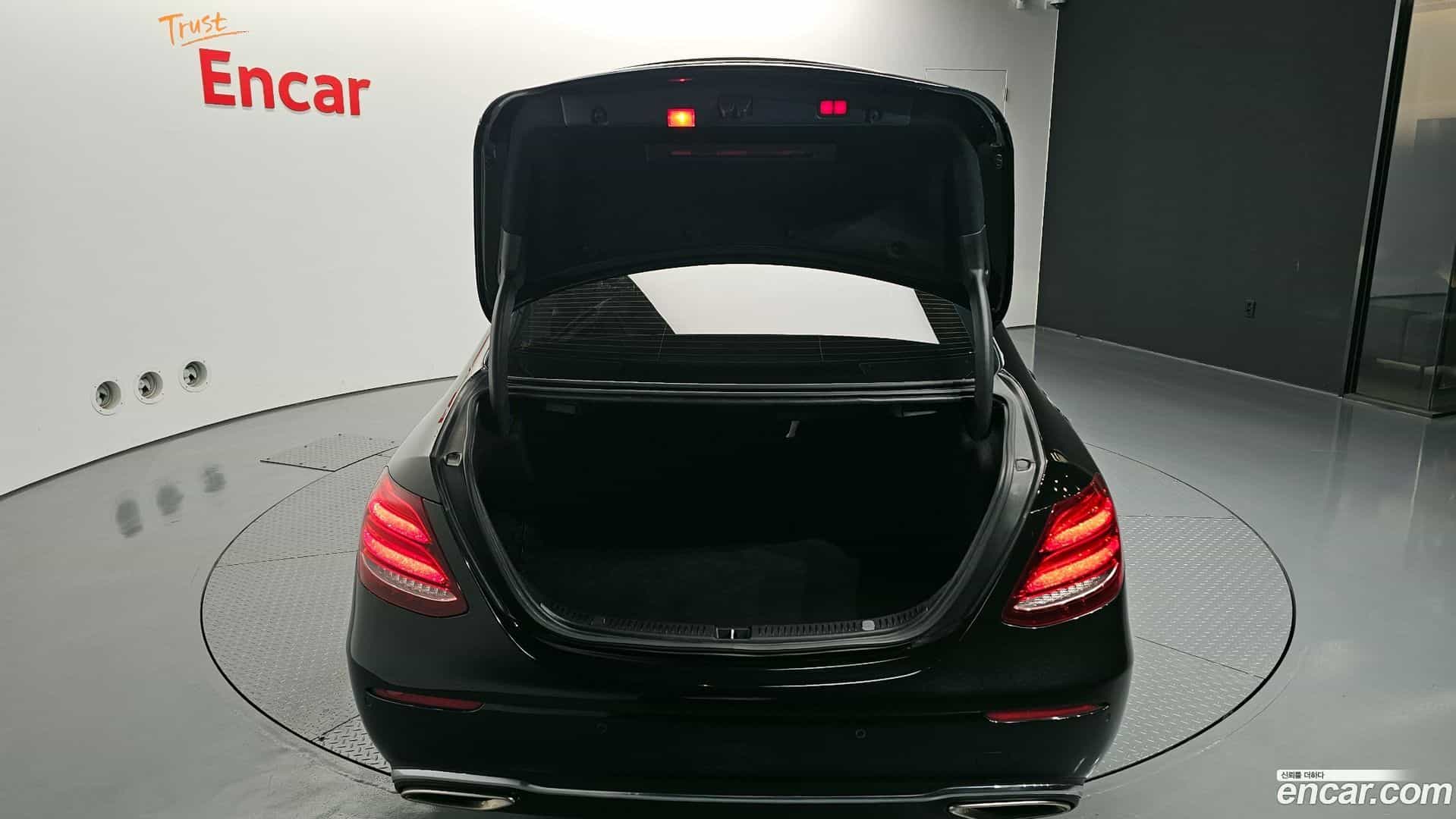 E-Class Mercedes-Benz 2017.6-OPTION-024