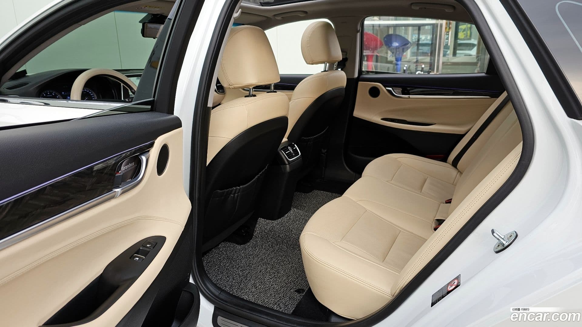 Main__Slider__Photo:Grandeur Hyundai 2017.0-9