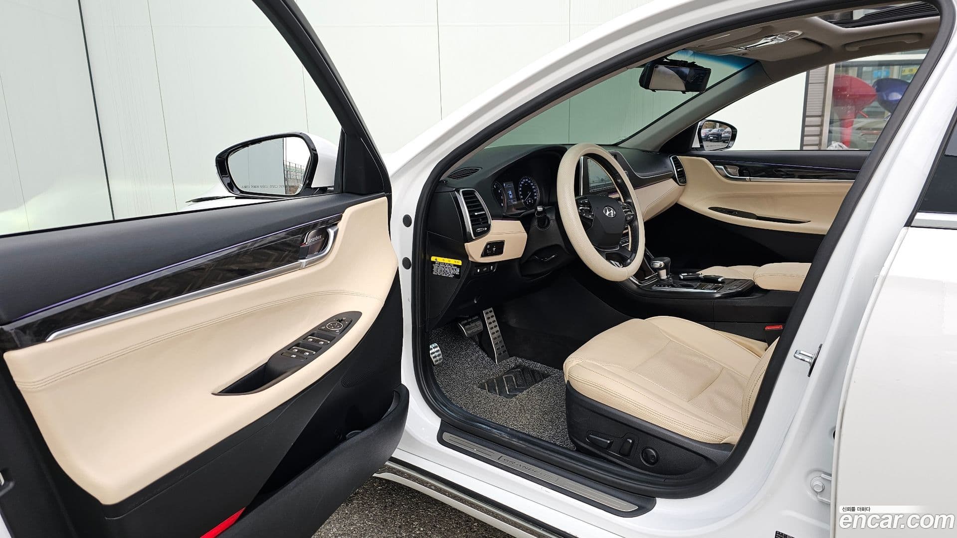 Main__Slider__Photo:Grandeur Hyundai 2017.0-10