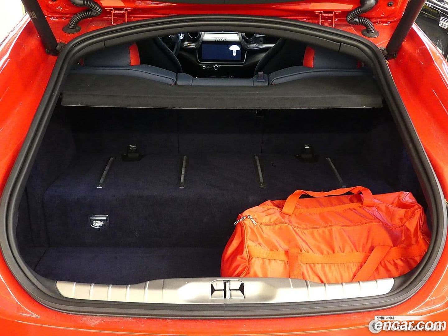 Main__Slider__Photo:GTC4 Lusso Ferrari 2018.0-3