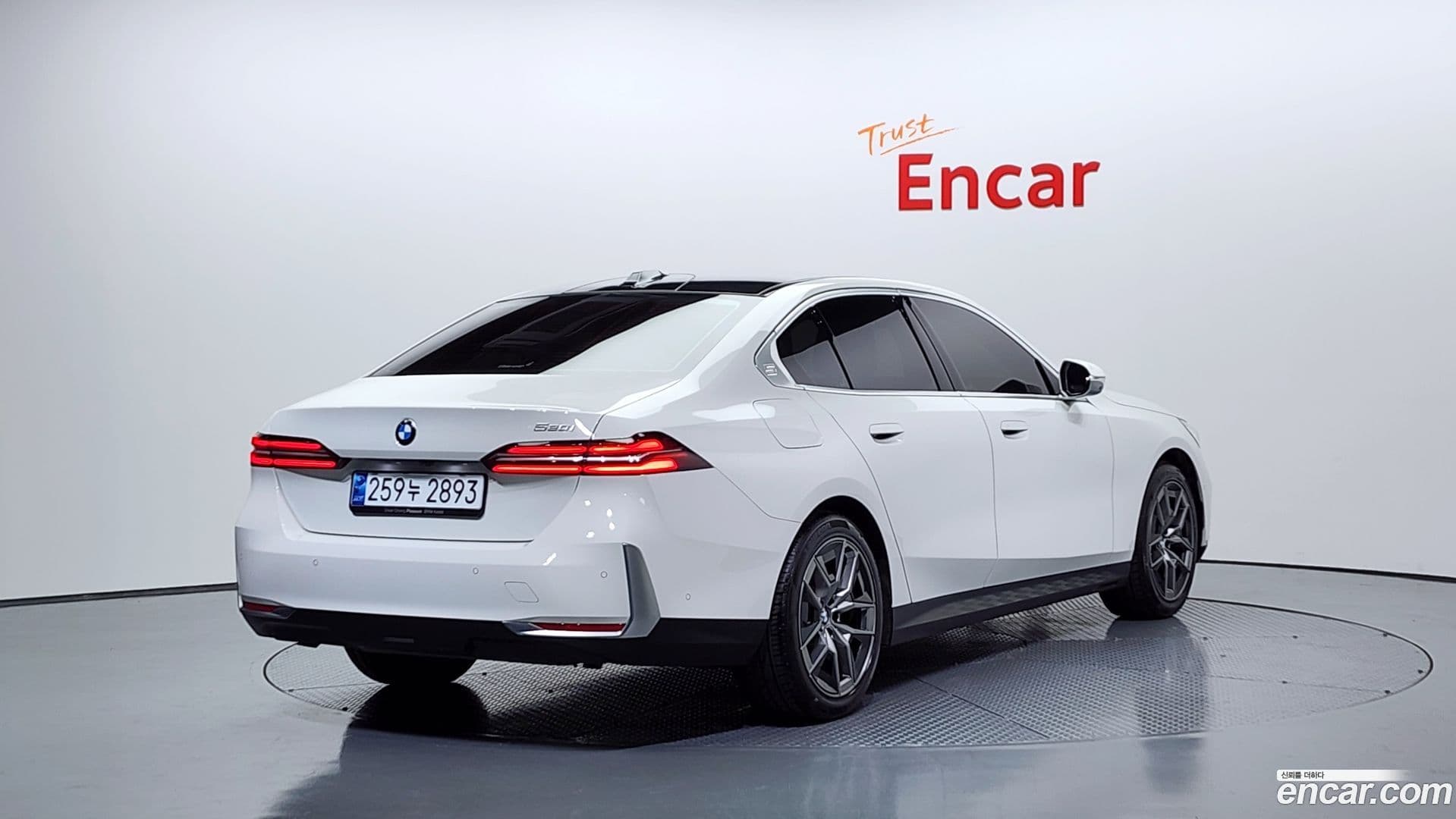 Main__Slider__Photo:5-Series BMW 2023.10-1