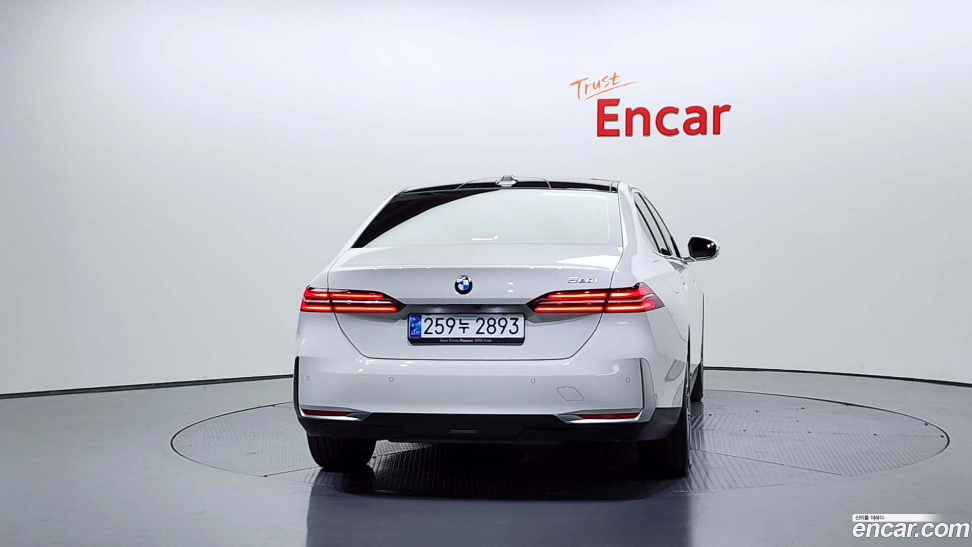 Main__Slider__Photo:5-Series BMW 2023.10-3