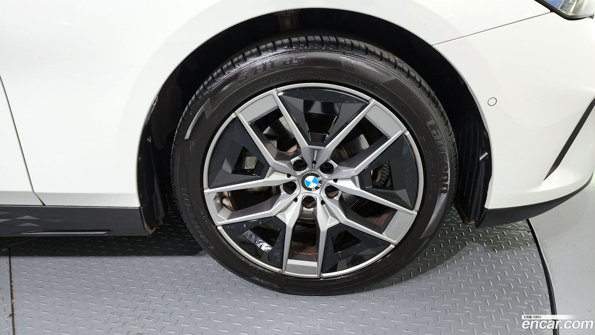 Main__Slider__Photo:5-Series BMW 2023.10-4