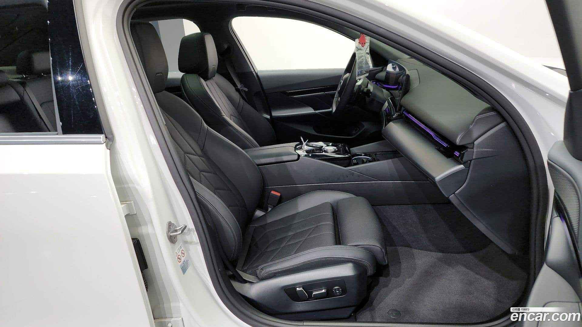 Main__Slider__Photo:5-Series BMW 2023.10-10