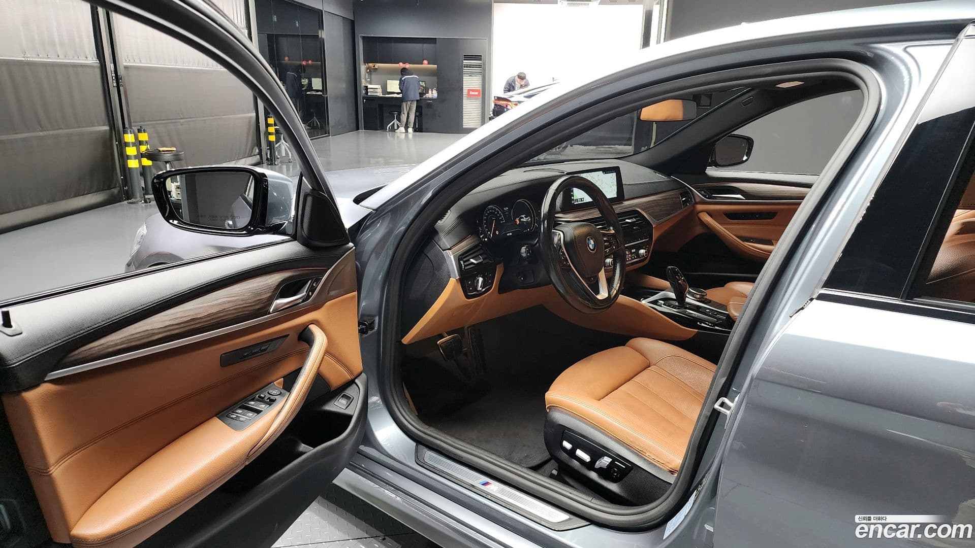 Main__Slider__Photo:5-Series BMW 2017.5-9