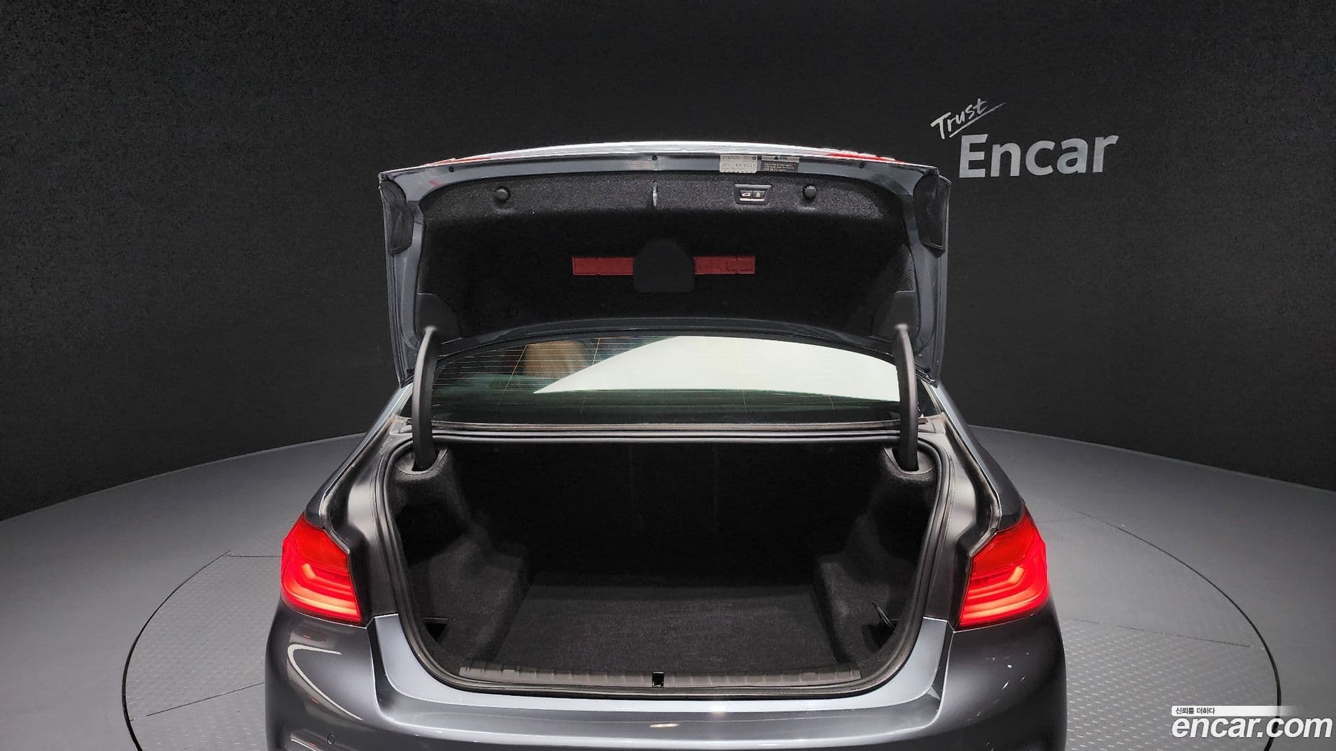 Main__Slider__Photo:5-Series BMW 2017.5-19