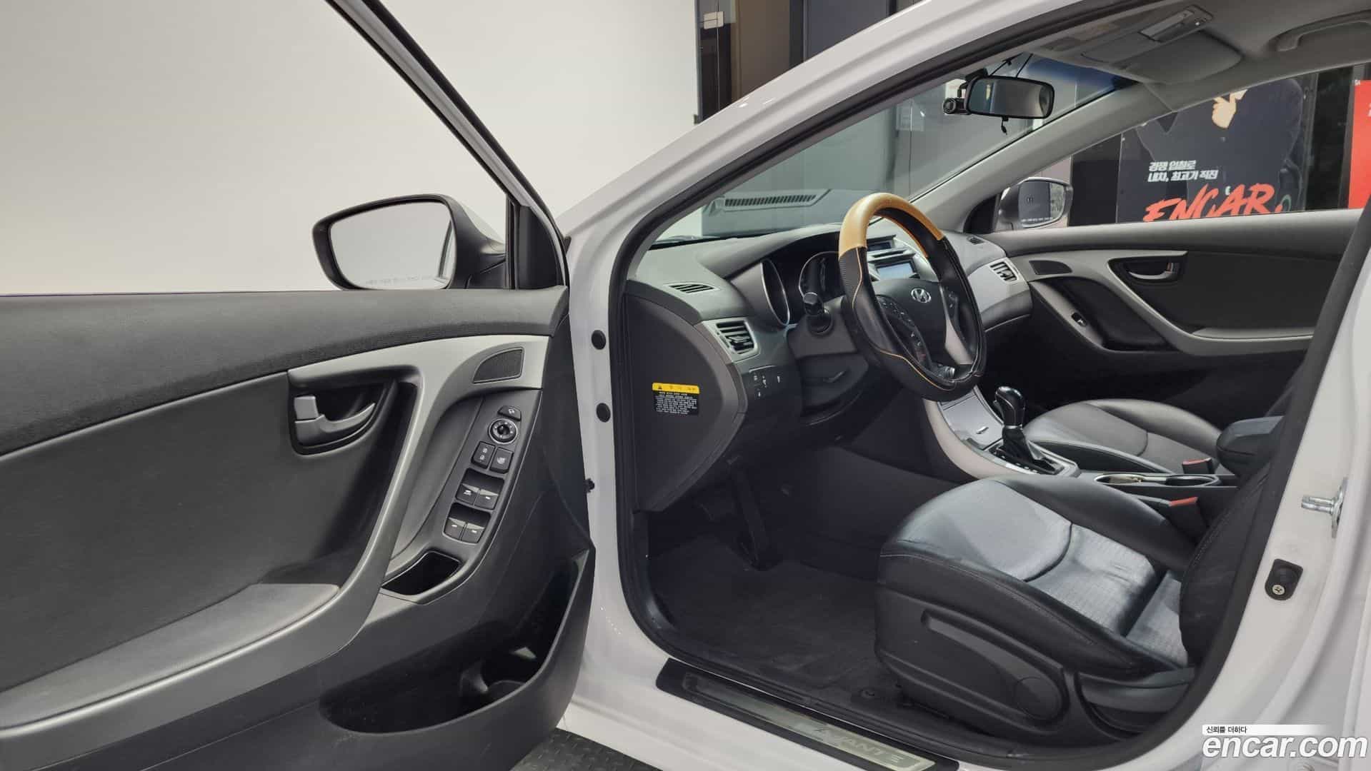 AVANTE Hyundai 2014.5-INNER-010