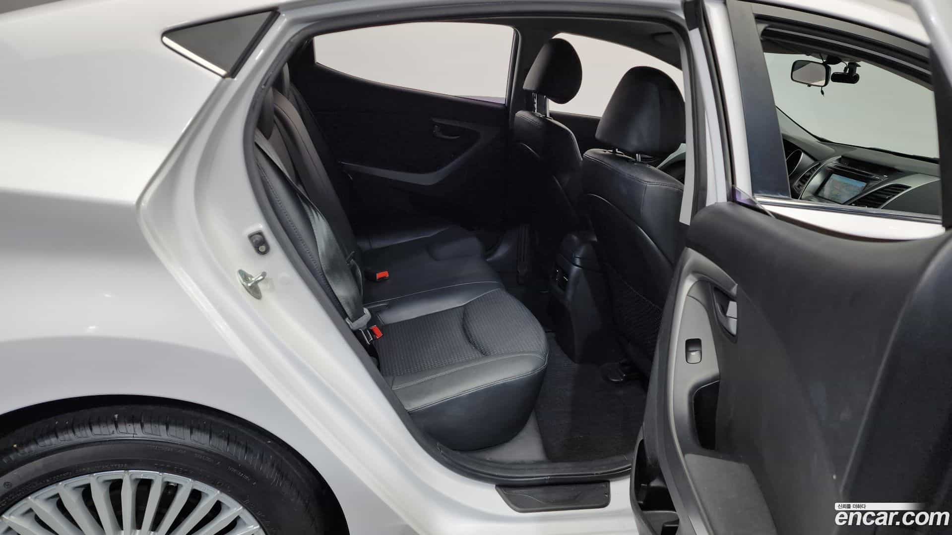 AVANTE Hyundai 2014.5-OPTION-016