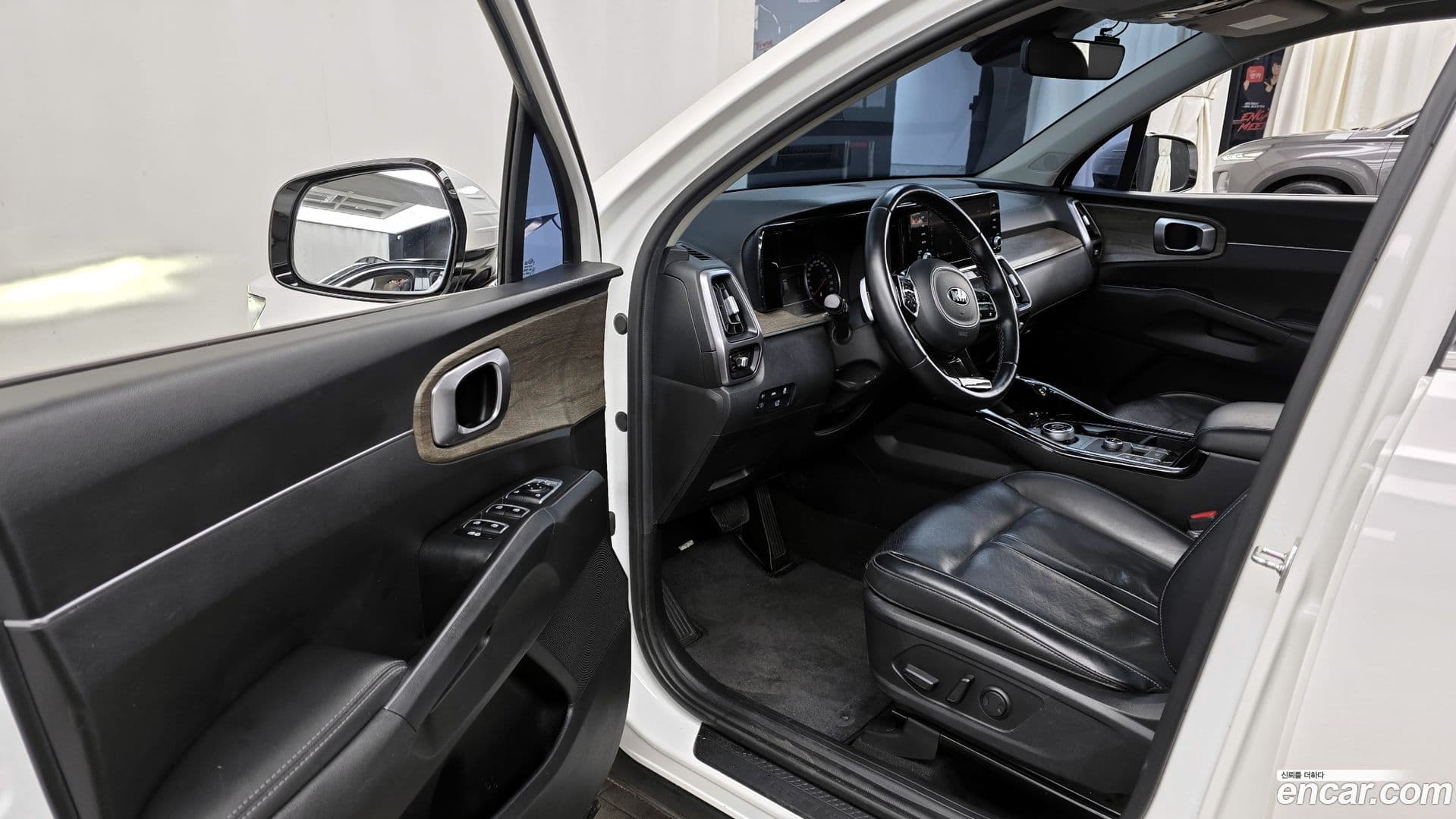 Main__Slider__Photo:Sorento Kia 2020.6-9