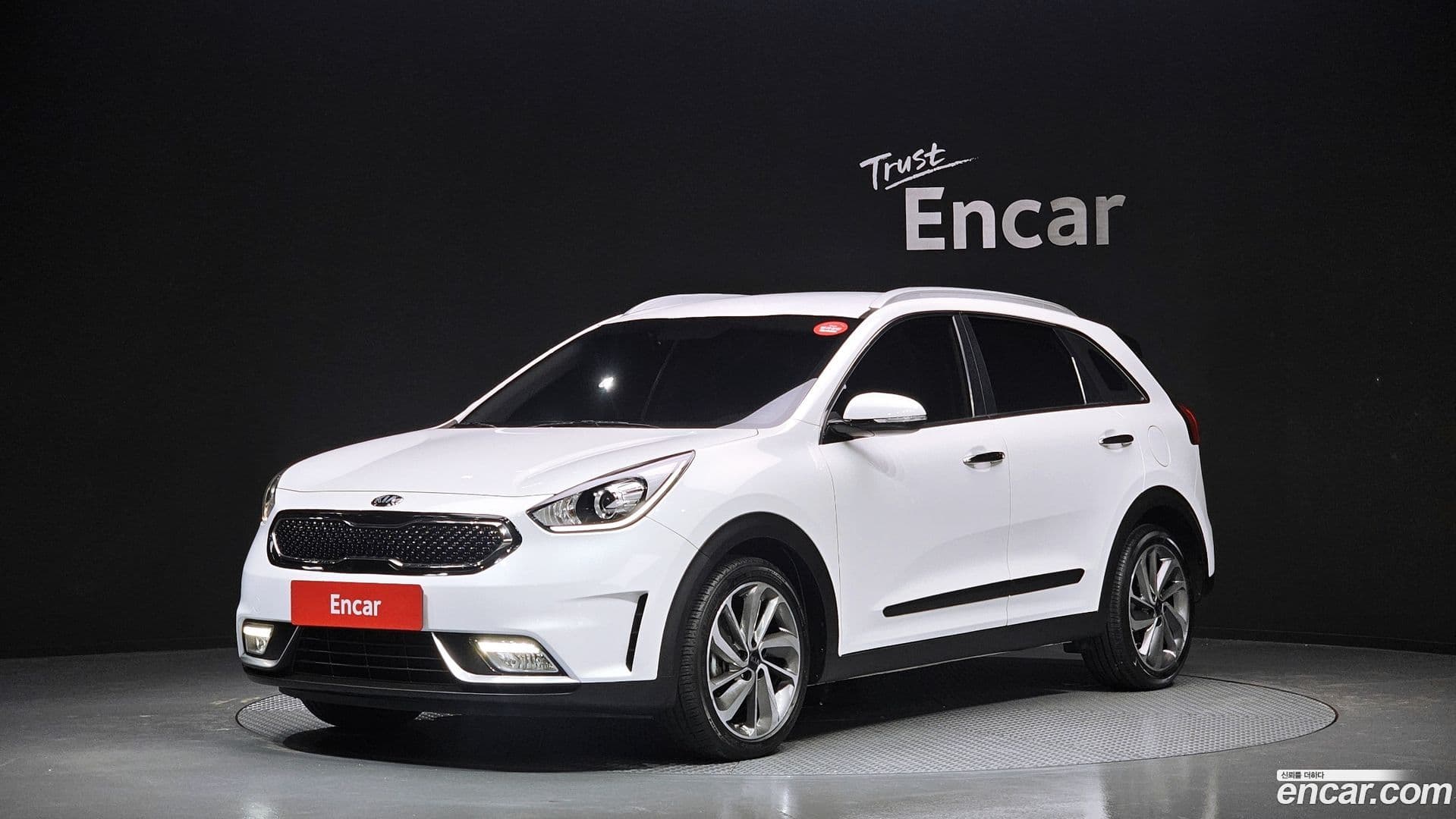 Main__Slider__Photo:Niro Kia 2017.10-0