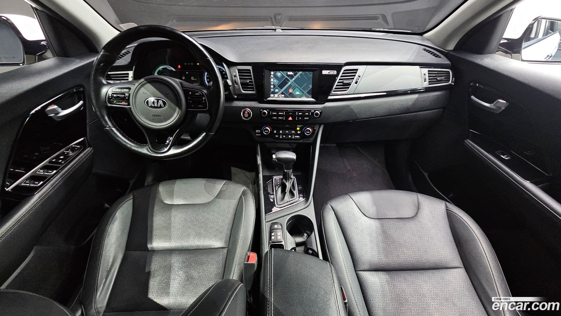 Main__Slider__Photo:Niro Kia 2017.10-6