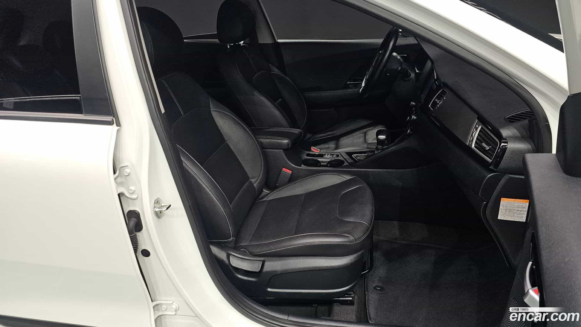 Niro Kia 2017.10-INNER-010