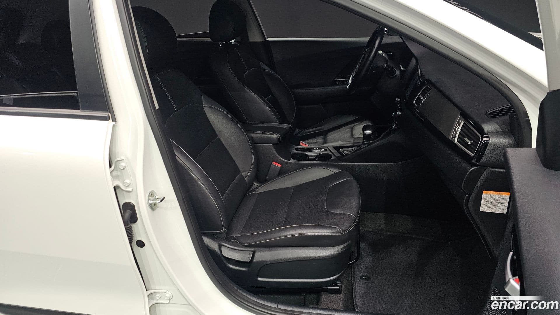 Main__Slider__Photo:Niro Kia 2017.10-9