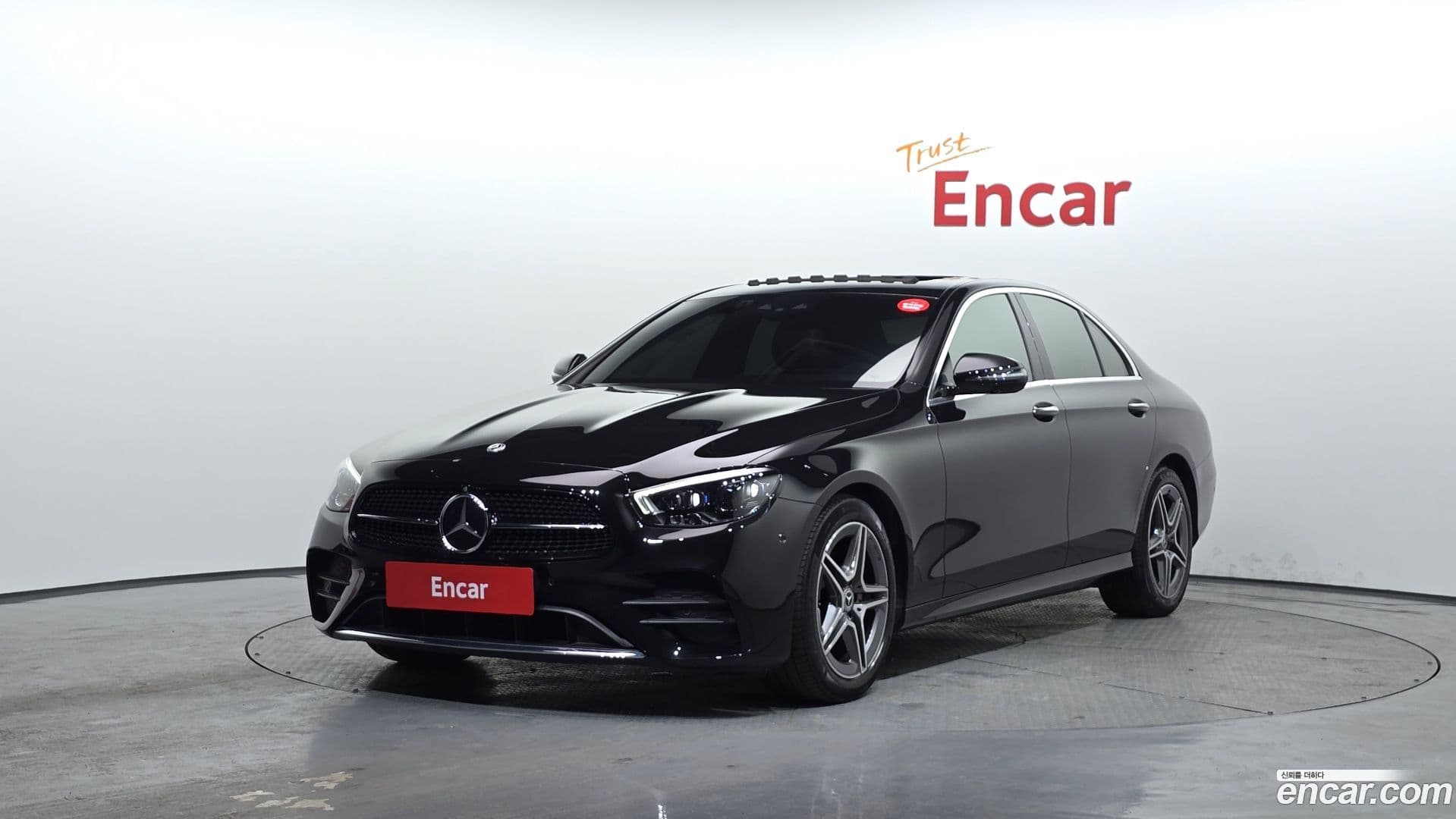 Main__Slider__Photo:E-Class Mercedes-Benz 2022.11-0