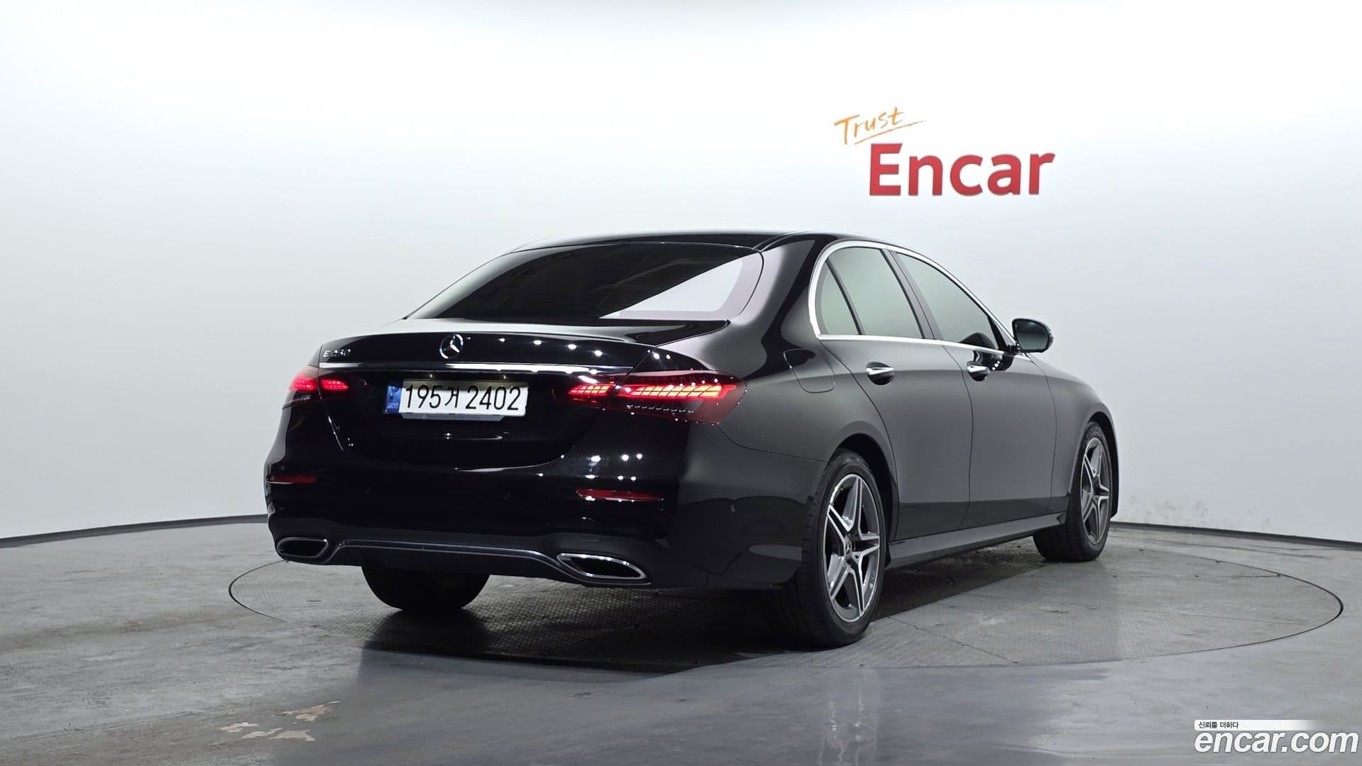 Main__Slider__Photo:E-Class Mercedes-Benz 2022.11-1