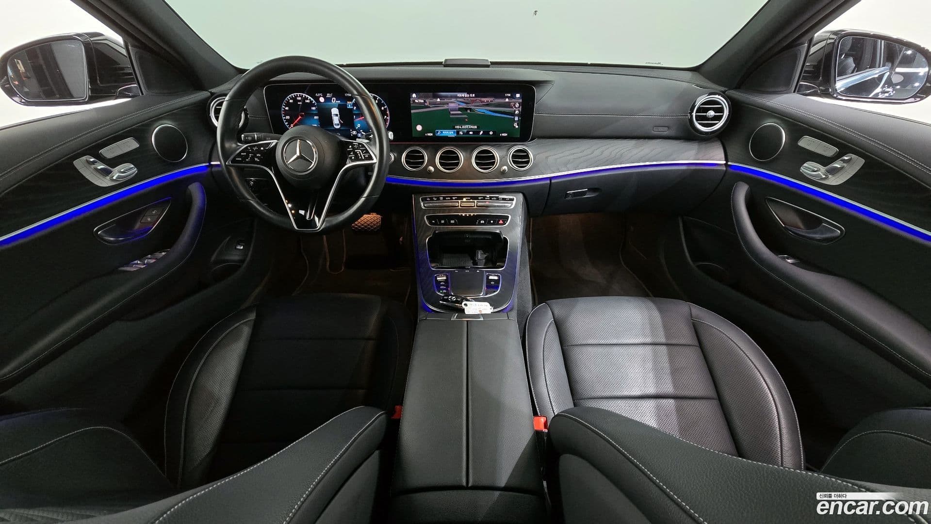 Main__Slider__Photo:E-Class Mercedes-Benz 2022.11-6