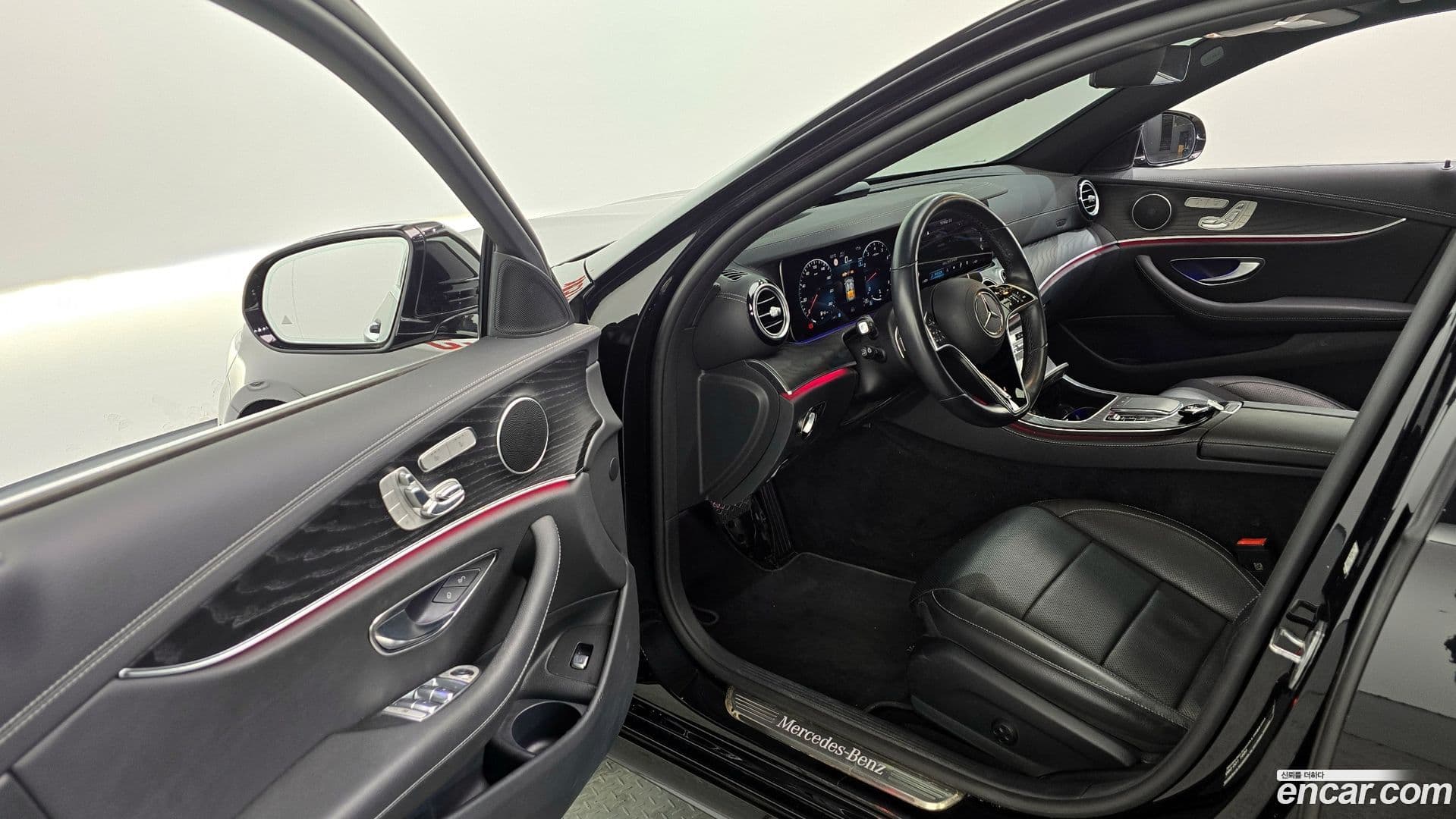 Main__Slider__Photo:E-Class Mercedes-Benz 2022.11-9