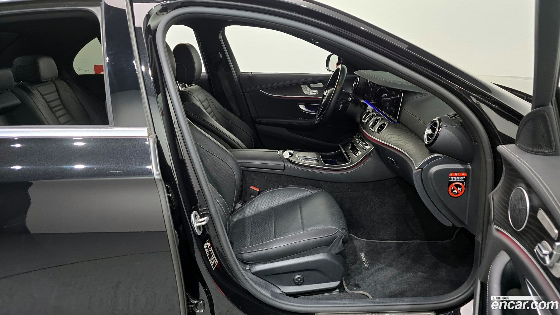 Main__Slider__Photo:E-Class Mercedes-Benz 2022.11-10