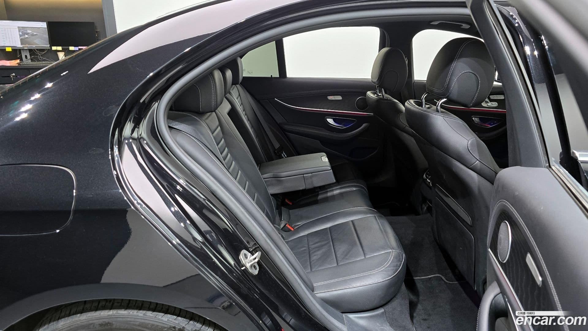 Main__Slider__Photo:E-Class Mercedes-Benz 2022.11-11