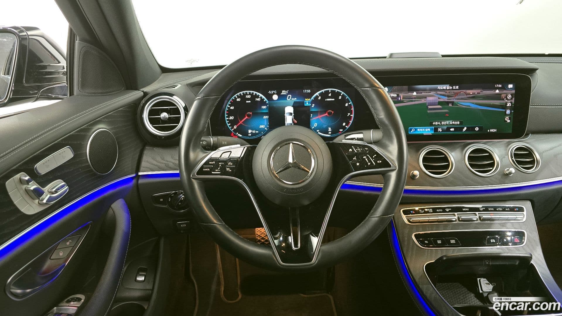 Main__Slider__Photo:E-Class Mercedes-Benz 2022.11-12