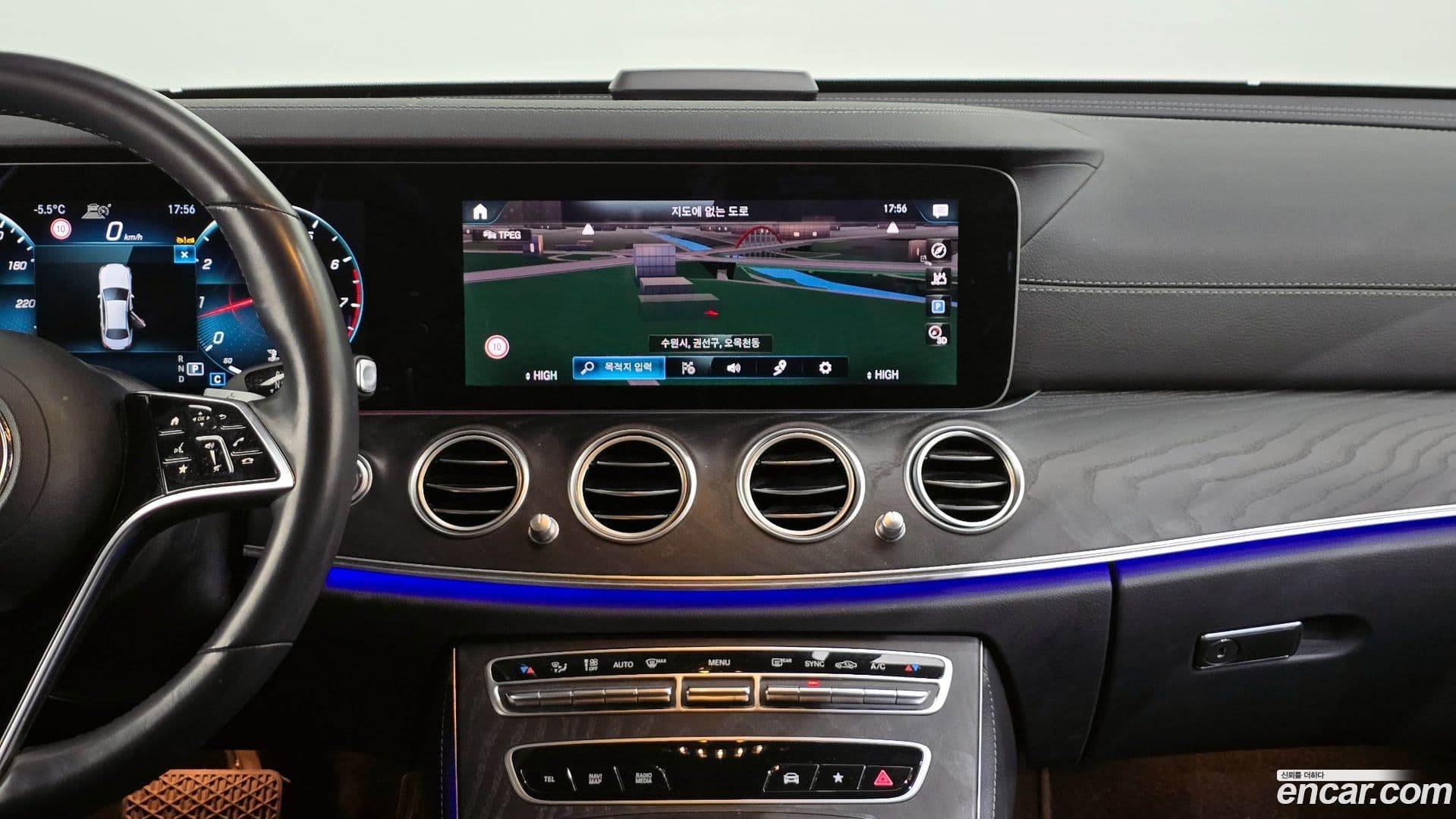 Main__Slider__Photo:E-Class Mercedes-Benz 2022.11-13