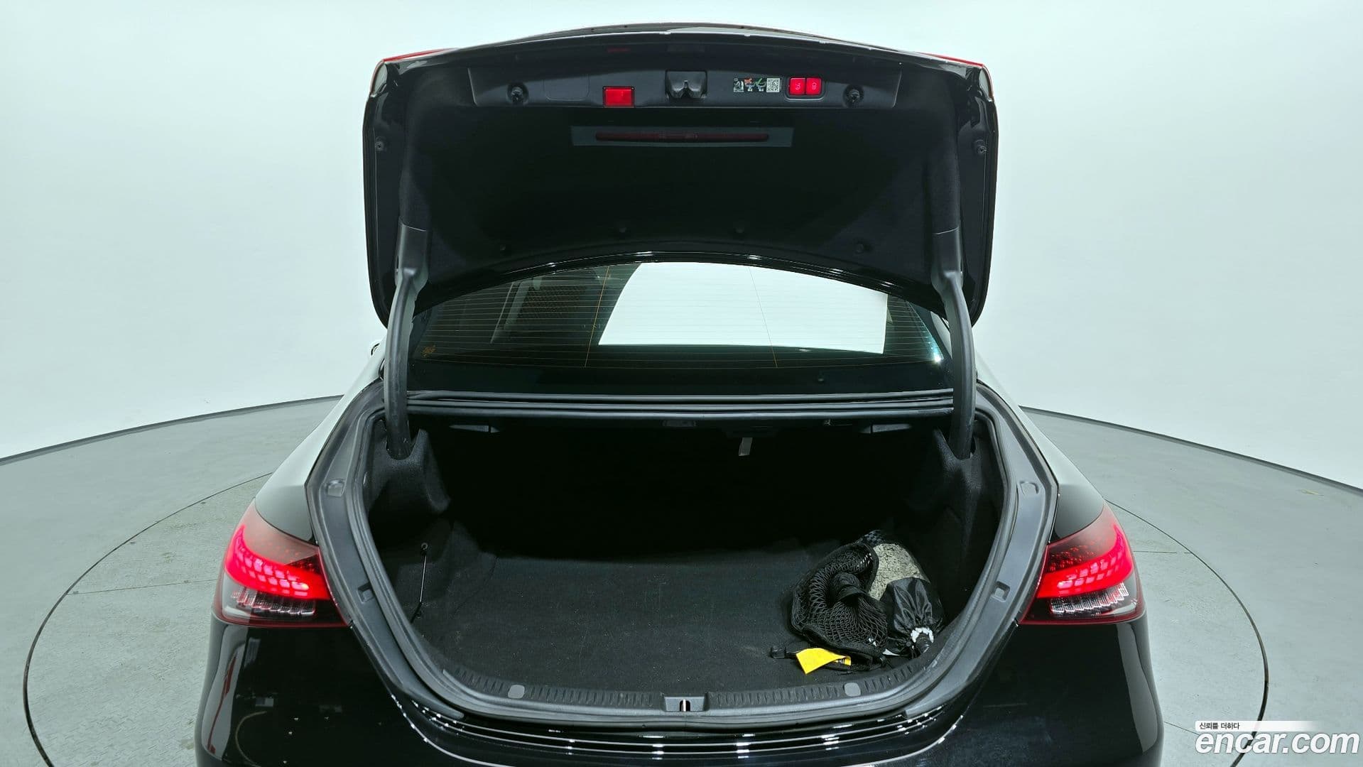 Main__Slider__Photo:E-Class Mercedes-Benz 2022.11-19