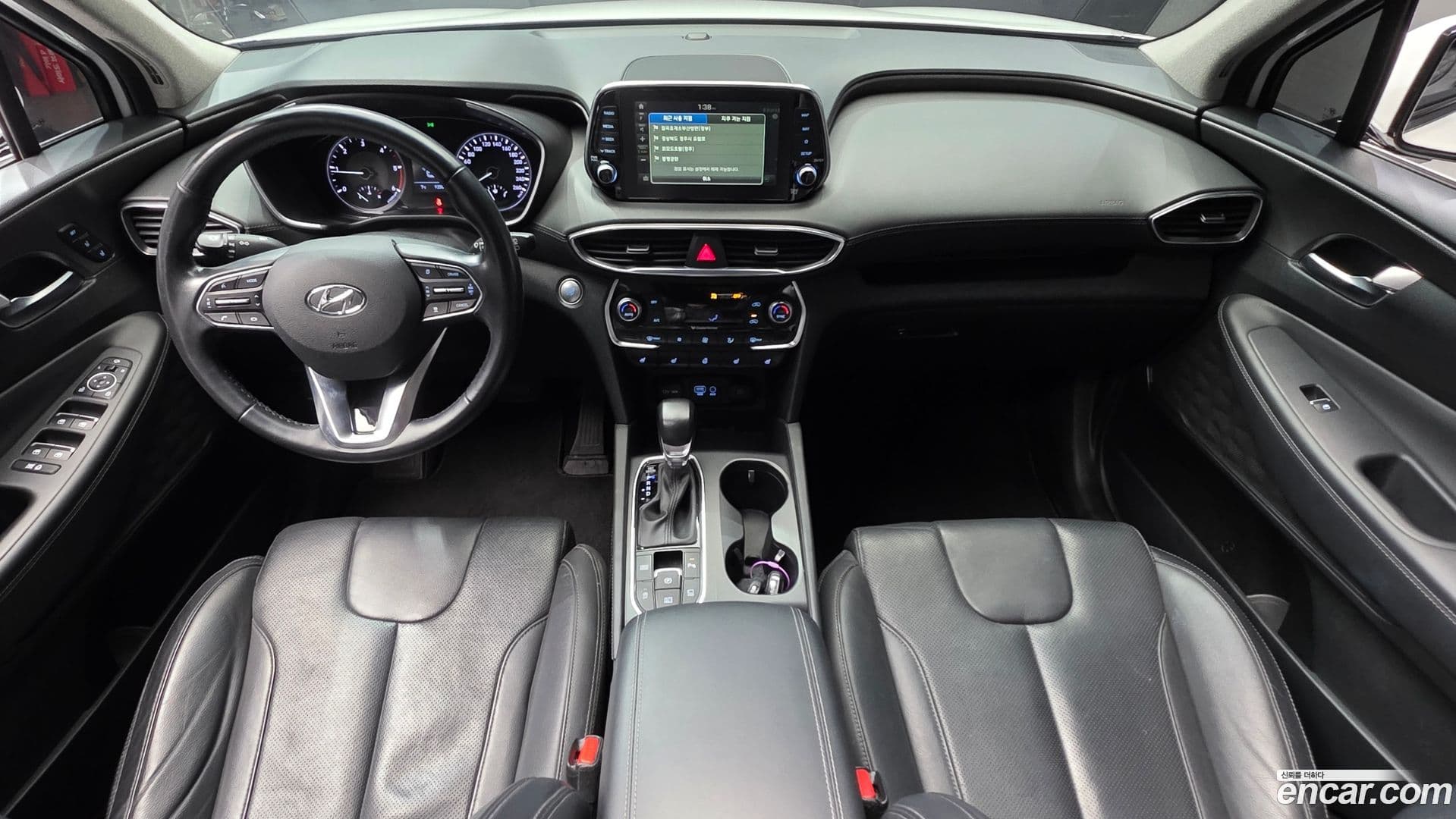 Main__Slider__Photo:Santafe Hyundai 2018.7-6