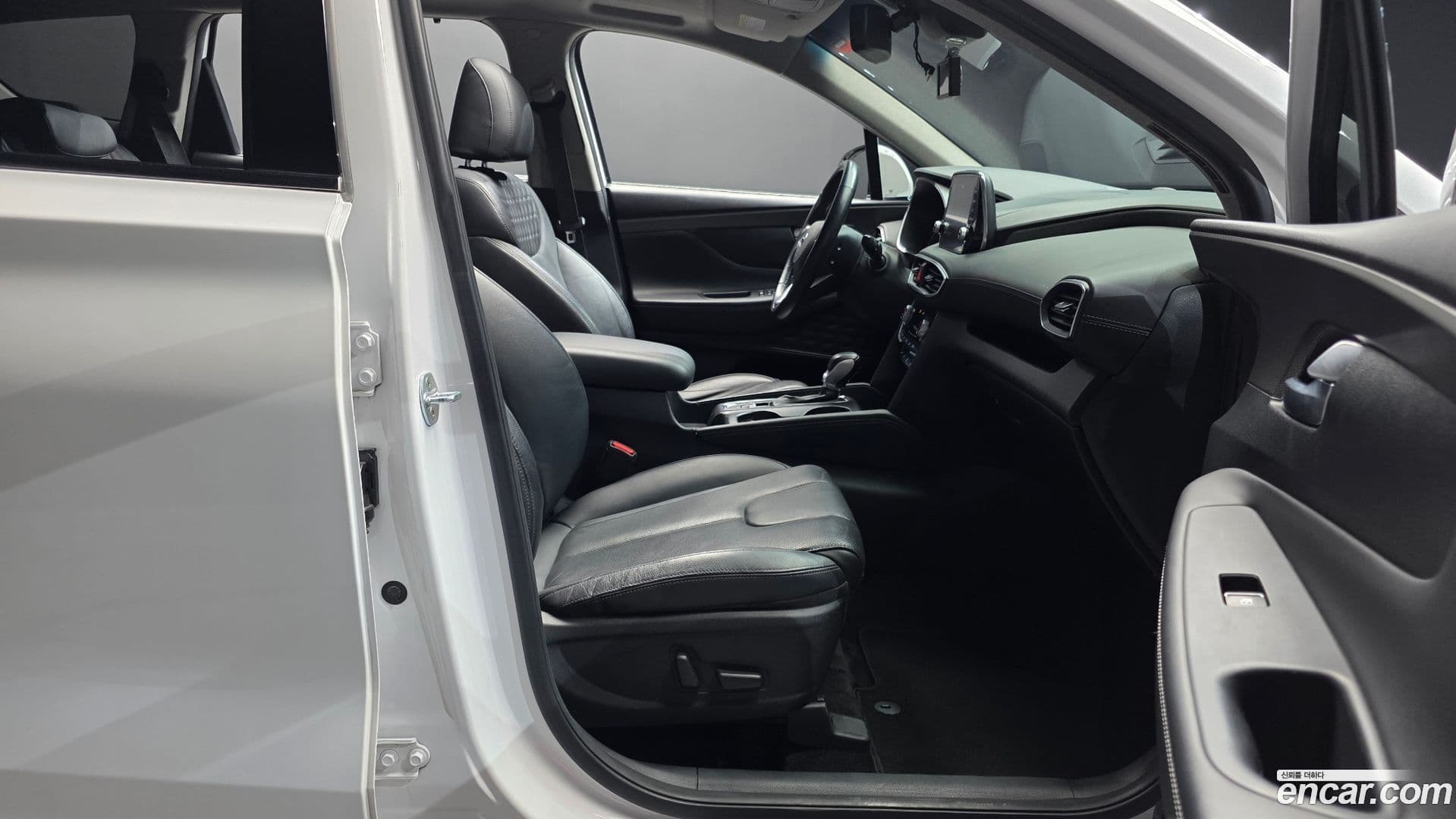 Main__Slider__Photo:Santafe Hyundai 2018.7-9