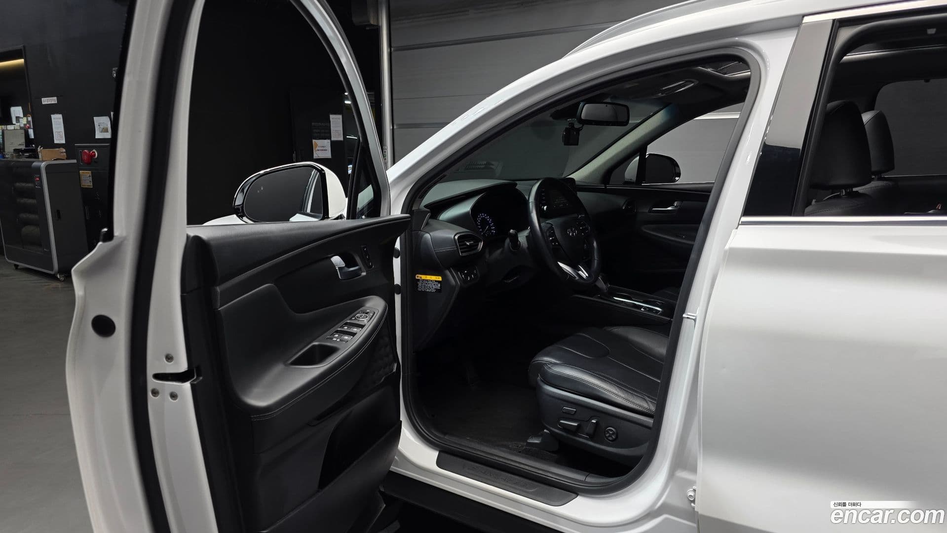 Main__Slider__Photo:Santafe Hyundai 2018.7-10