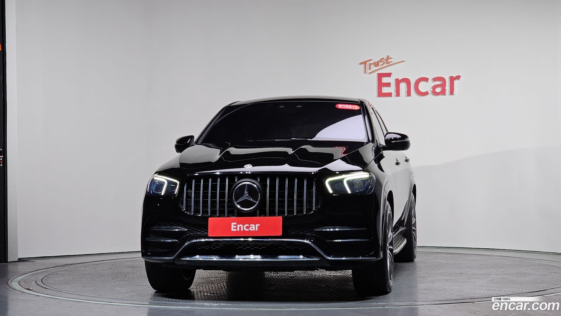 Main__Slider__Photo:GLE-Class Mercedes-Benz 2023.2-2