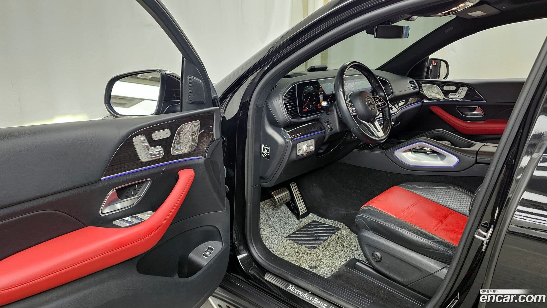 Main__Slider__Photo:GLE-Class Mercedes-Benz 2023.2-9