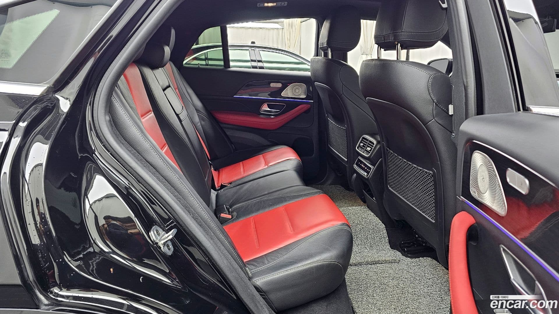 Main__Slider__Photo:GLE-Class Mercedes-Benz 2023.2-11