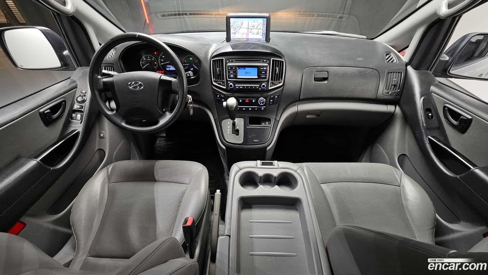 Starex Hyundai 2018.0-INNER-007