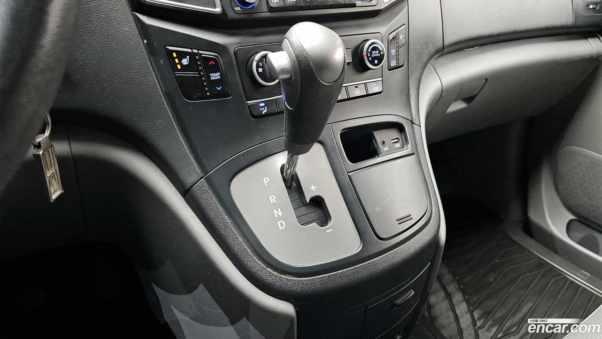 Starex Hyundai 2018.0-INNER-009