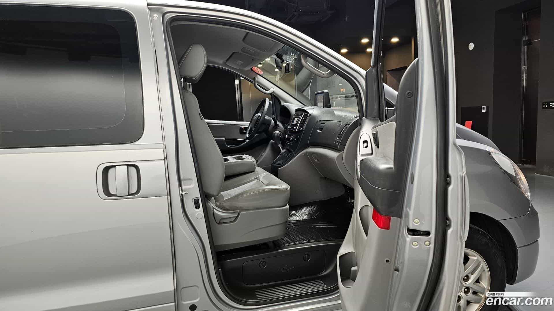 Starex Hyundai 2018.0-OPTION-016